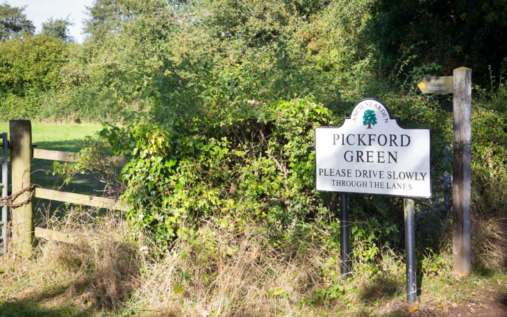a sign of pickford green